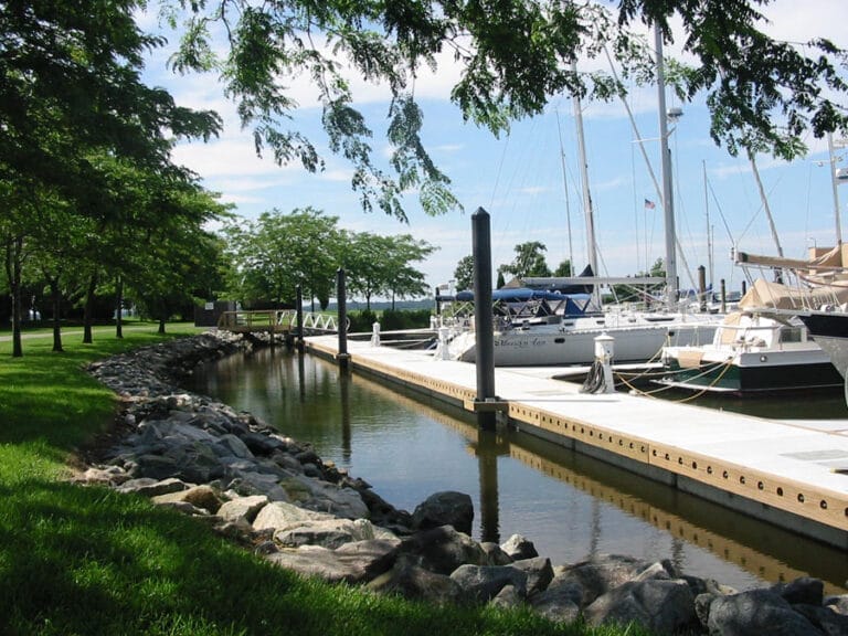 Illustrative image for floating dock system Oxford: BachelorPoint_HRes_04