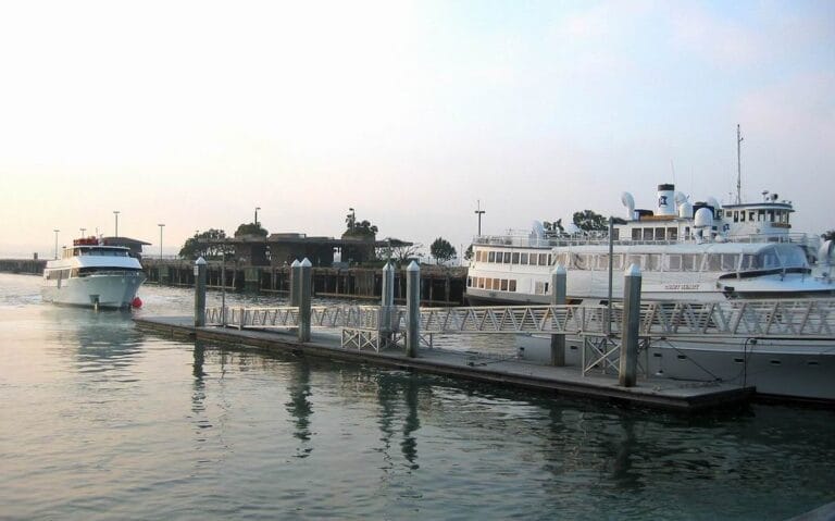 Illustrative image for floating dock systems for ferry: SanDiegoFastFerryNews080703